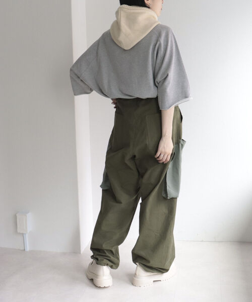 fredy emue（フレディエミュ）の「【ユニセックス】パラシュートパンツ（カーゴパンツ・レディース・オフホワイト/カーキ/ピンク・38）」の12枚目の写真