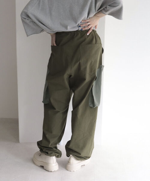 fredy emue（フレディエミュ）の「【ユニセックス】パラシュートパンツ（カーゴパンツ・レディース・オフホワイト/カーキ/ピンク・38）」の15枚目の写真