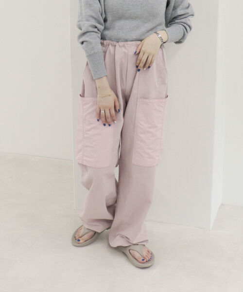 fredy emue（フレディエミュ）の「【ユニセックス】パラシュートパンツ（カーゴパンツ・レディース・オフホワイト/カーキ/ピンク・38）」の18枚目の写真