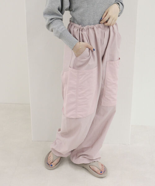 fredy emue（フレディエミュ）の「【ユニセックス】パラシュートパンツ（カーゴパンツ・レディース・オフホワイト/カーキ/ピンク・38）」の20枚目の写真