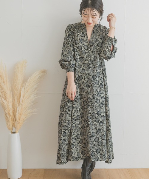 ITEMS URBANRESEARCH(アイテムズ アーバンリサーチ)の「花柄ラグランワンピース(ワンピース・レディース・ベージュ系その他/グリーン/グリーン系その他/ブルー系その他/マスタード・FREE/SMALL)」の4枚目の写真