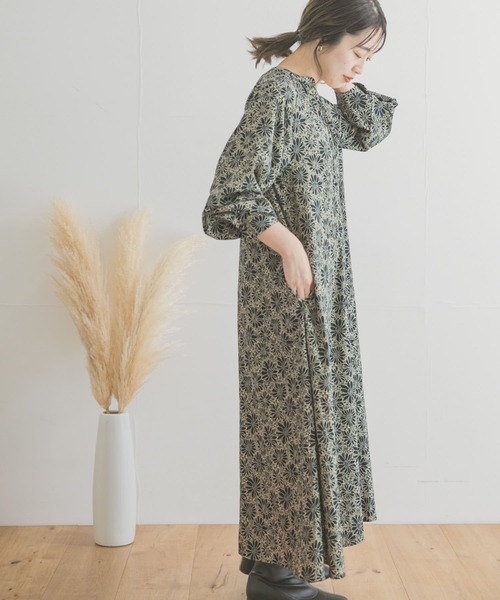ITEMS URBANRESEARCH(アイテムズ アーバンリサーチ)の「花柄ラグランワンピース(ワンピース・レディース・ベージュ系その他/グリーン/グリーン系その他/ブルー系その他/マスタード・FREE/SMALL)」の6枚目の写真