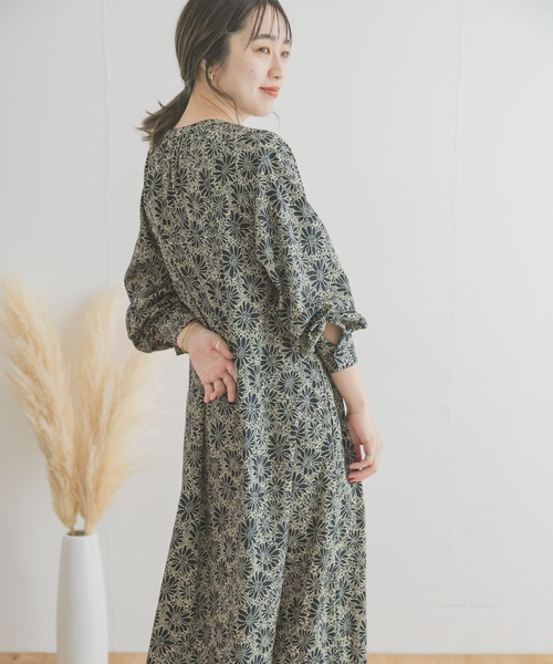 ITEMS URBANRESEARCH(アイテムズ アーバンリサーチ)の「花柄ラグランワンピース(ワンピース・レディース・ベージュ系その他/グリーン/グリーン系その他/ブルー系その他/マスタード・FREE/SMALL)」の8枚目の写真