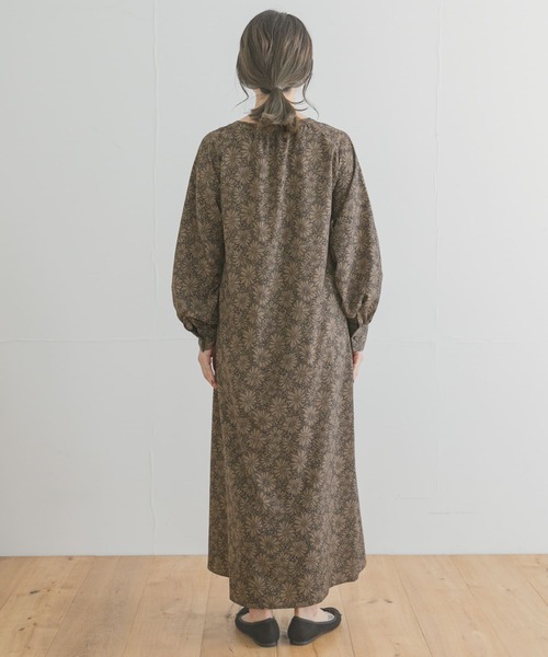 ITEMS URBANRESEARCH(アイテムズ アーバンリサーチ)の「花柄ラグランワンピース(ワンピース・レディース・ベージュ系その他/グリーン/グリーン系その他/ブルー系その他/マスタード・FREE/SMALL)」の18枚目の写真