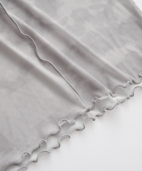 Chaco closet(チャコ クローゼット)の「シアーニュアンスプリントハイネックトップス(Tシャツ/カットソー・レディース・オレンジ/ベージュ/グレー系/グリーン/グレー・FREE)」の10枚目の写真