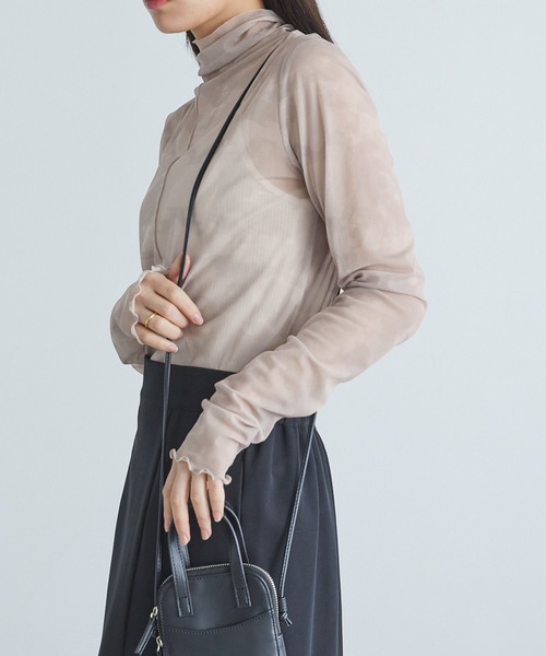 Chaco closet(チャコ クローゼット)の「シアーニュアンスプリントハイネックトップス(Tシャツ/カットソー・レディース・オレンジ/ベージュ/グレー系/グリーン/グレー・FREE)」の13枚目の写真