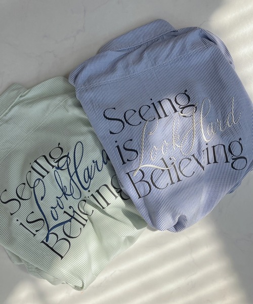 AS KNOW AS plus（アズノゥアズプラス）の「♪バックロゴプリントビッグシャツ（シャツ/ブラウス・レディース・ピンク/ブルー/ベージュ系その他/グレイッシュベージュ/ブルー系/ホワイト系/サックスブルー系/ライトグリーン系/ライトブルー/オフホワイト/ライトグリーン系1/サックスブルー系1・FREE）」の10枚目の写真