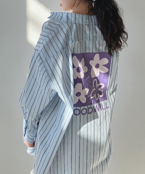 AS KNOW AS plus（アズノゥアズプラス）の「♪バックロゴプリントビッグシャツ（シャツ/ブラウス・レディース・ピンク/ブルー/ベージュ系その他/グレイッシュベージュ/ブルー系/ホワイト系/サックスブルー系/ライトグリーン系/ライトブルー/オフホワイト/ライトグリーン系1/サックスブルー系1・FREE）」の11枚目の写真