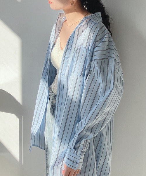 AS KNOW AS plus（アズノゥアズプラス）の「♪バックロゴプリントビッグシャツ（シャツ/ブラウス・レディース・ピンク/ブルー/ベージュ系その他/グレイッシュベージュ/ブルー系/ホワイト系/サックスブルー系/ライトグリーン系/ライトブルー/オフホワイト/ライトグリーン系1/サックスブルー系1・FREE）」の13枚目の写真