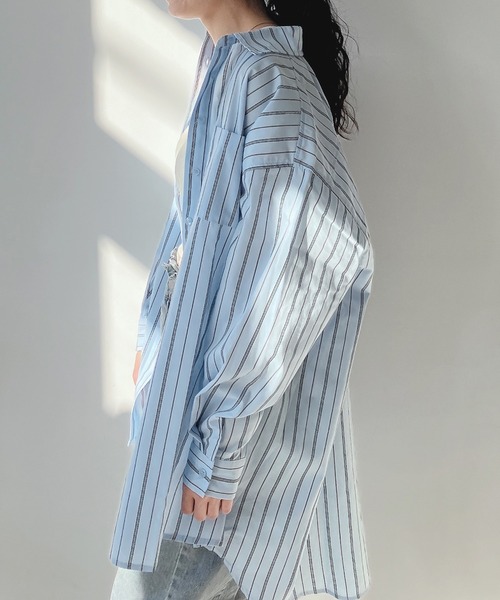 AS KNOW AS plus（アズノゥアズプラス）の「♪バックロゴプリントビッグシャツ（シャツ/ブラウス・レディース・ピンク/ブルー/ベージュ系その他/グレイッシュベージュ/ブルー系/ホワイト系/サックスブルー系/ライトグリーン系/ライトブルー/オフホワイト/ライトグリーン系1/サックスブルー系1・FREE）」の14枚目の写真