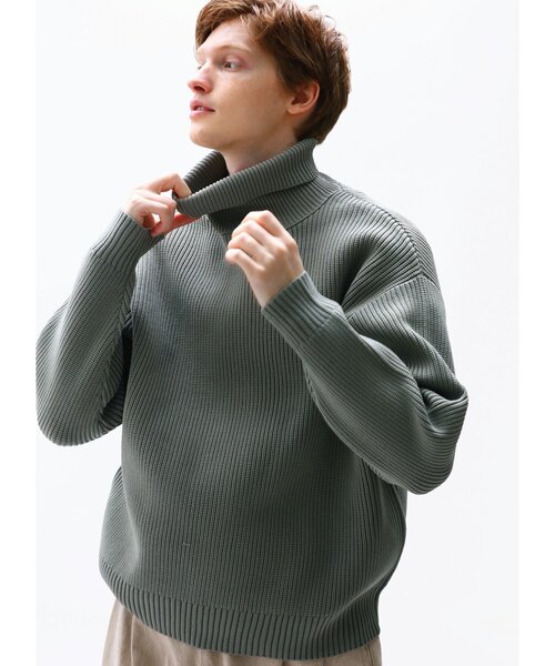 THE SHOP TK (ザ ショップ ティーケー )の「◆【洗える/軽量素材】ポリ畦タートルネックニット(ニット/セーター・メンズ・サンドベージュ/ボルドー/ブラック/オフホワイト・02/03/04)」の5枚目の写真