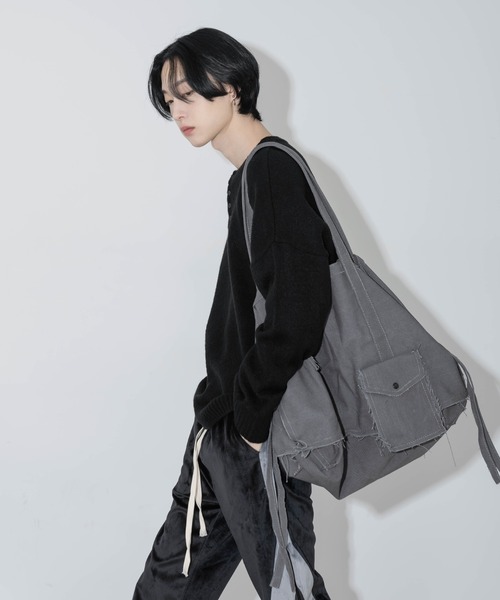 FOLLOWIN(フォロウィン)の「【UNISEX】オーバーフィットソフトボタンニット(Tシャツ/カットソー・レディース・オートミール/グリーン/アイボリー/イエロー/オレンジ/ブルー/ピンク/ブラック/ベージュ・FREE)」の11枚目の写真