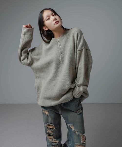 FOLLOWIN(フォロウィン)の「【UNISEX】オーバーフィットソフトボタンニット(Tシャツ/カットソー・レディース・オートミール/グリーン/アイボリー/イエロー/オレンジ/ブルー/ピンク/ブラック/ベージュ・FREE)」の14枚目の写真