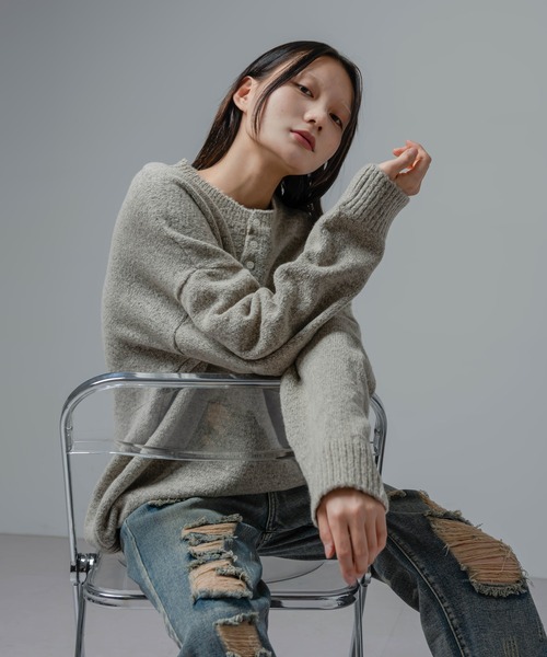 FOLLOWIN(フォロウィン)の「【UNISEX】オーバーフィットソフトボタンニット(Tシャツ/カットソー・レディース・オートミール/グリーン/アイボリー/イエロー/オレンジ/ブルー/ピンク/ブラック/ベージュ・FREE)」の16枚目の写真