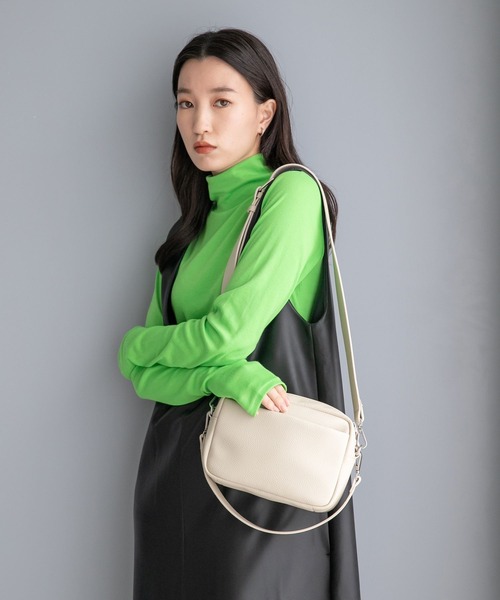 LOWRYS FARM（ローリーズファーム）の「ヤワラカルイショルダーＢＡＧ　181943（ショルダーバッグ・レディース・シルバー/ブラック/アイボリー・FREE）」の6枚目の写真