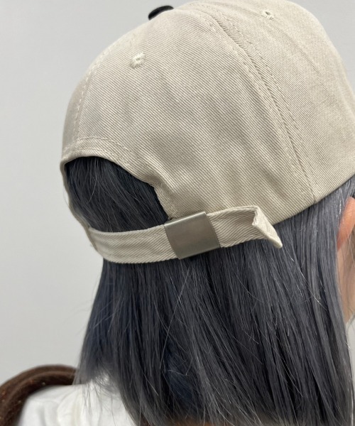 nemne store(ネンネストア)の「【nemne】配色ロゴ入りキャップ(キャップ・レディース・ベージュ/ブラック・フリー)」の4枚目の写真