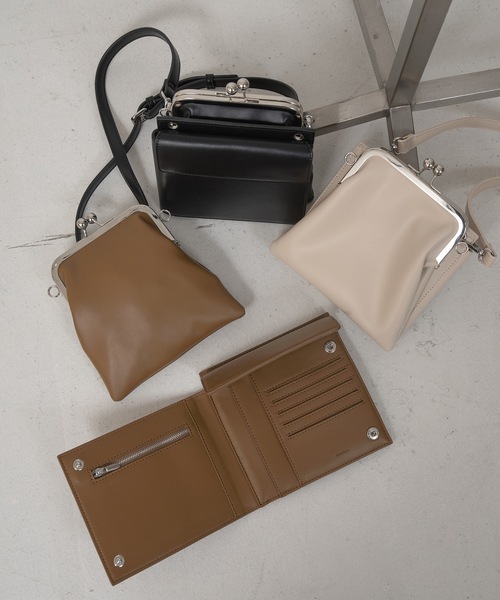 Amiur（エミレ）の「clasp multiway bag（ショルダーバッグ・レディース・ブラック/アイボリー/ブラウン系・FREE）」の2枚目の写真