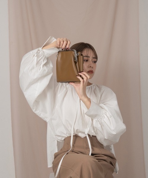 Amiur（エミレ）の「clasp multiway bag（ショルダーバッグ・レディース・ブラック/アイボリー/ブラウン系・FREE）」の10枚目の写真