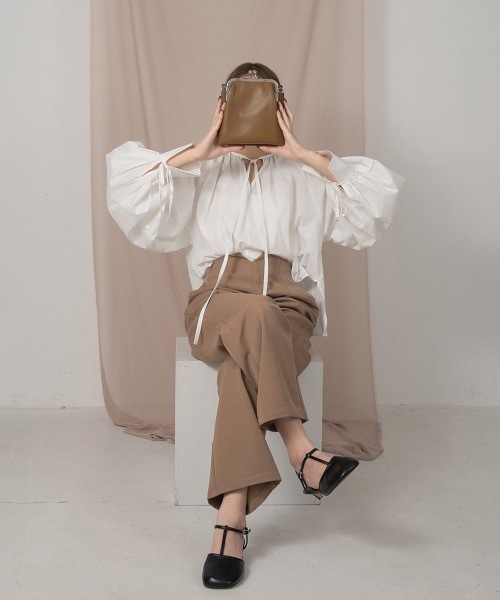 Amiur（エミレ）の「clasp multiway bag（ショルダーバッグ・レディース・ブラック/アイボリー/ブラウン系・FREE）」の9枚目の写真