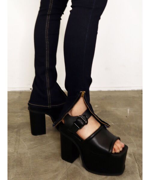 EMODA(エモダ)の「アシンメトリーラインハイウエストパギンス(デニムパンツ・レディース・ブラック/インディゴブルー・SMALL/MEDIUM/X-SMALL)」の5枚目の写真