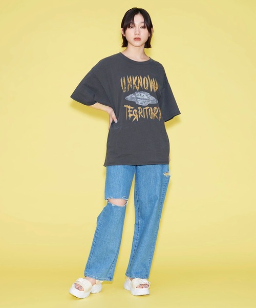 FOREVER 21(フォーエバー トゥエンティーワン)の「【STREET】アソートビッグTシャツ(Tシャツ/カットソー・レディース・ホワイト/ブラック/レッド/ブルー/グリーン・FREE)」の13枚目の写真
