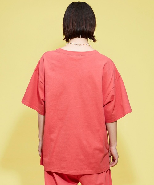 FOREVER 21(フォーエバー トゥエンティーワン)の「【STREET】アソートビッグTシャツ(Tシャツ/カットソー・レディース・ホワイト/ブラック/レッド/ブルー/グリーン・FREE)」の11枚目の写真
