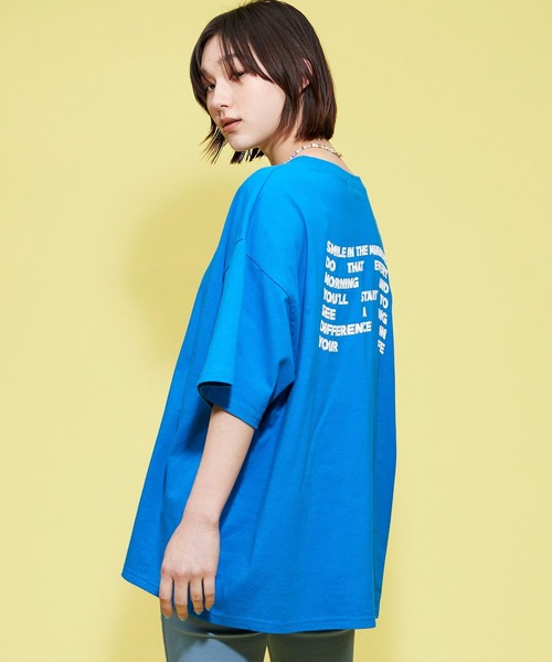 FOREVER 21(フォーエバー トゥエンティーワン)の「【STREET】アソートビッグTシャツ(Tシャツ/カットソー・レディース・ホワイト/ブラック/レッド/ブルー/グリーン・FREE)」の22枚目の写真