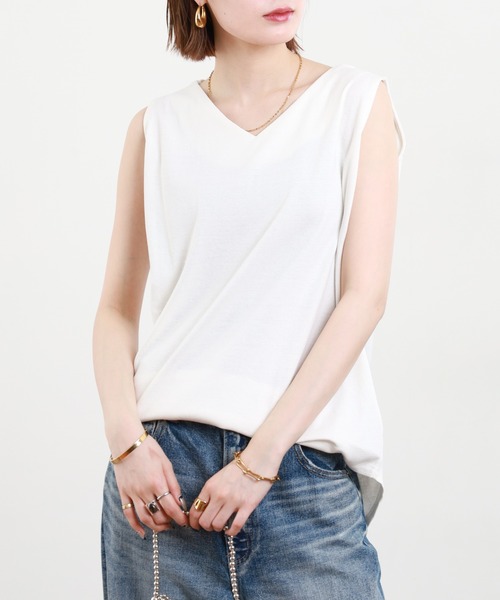 atONE（アットワン）の「atONE 大人のVネックタンクトップ（タンクトップ・レディース・グレイッシュベージュ/杢グレー/オフホワイト/ブラック・F）」の2枚目の写真