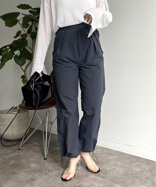 prose verse（プロズヴェール）の「裾ドロストパラシュートパンツ（カーゴパンツ・レディース・カーキ/チャコール・ﾌﾘ-）」の4枚目の写真