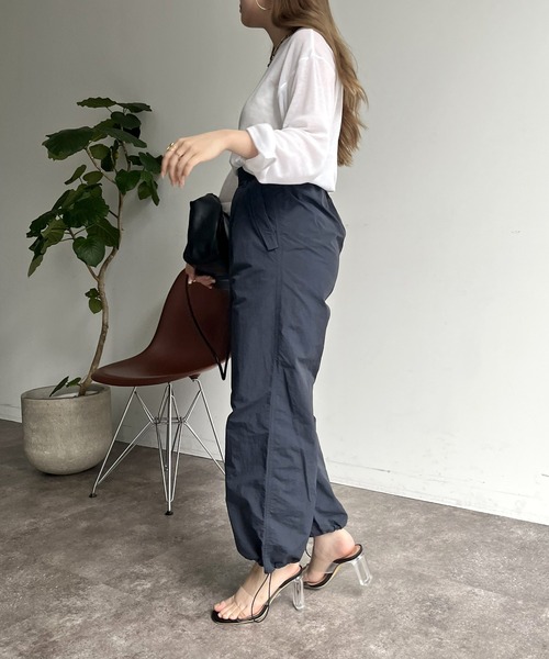 prose verse（プロズヴェール）の「裾ドロストパラシュートパンツ（カーゴパンツ・レディース・カーキ/チャコール・ﾌﾘ-）」の12枚目の写真