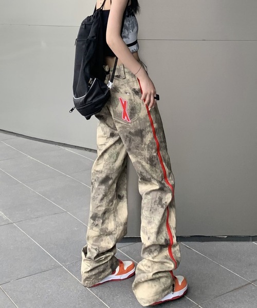 meJane（ミージェーン）の「サイドZIPカモフラデザインパンツ（カーゴパンツ・レディース・ダークベージュ・S/M）」の2枚目の写真