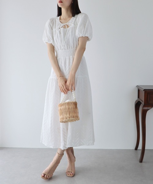 BLUEEAST（ブルーイースト）の「デコルテ開きレースワンピース（ワンピース・レディース・ブラック/オレンジ/ホワイト・MEDIUM）」の2枚目の写真