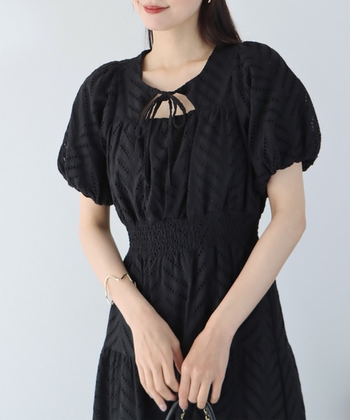 BLUEEAST（ブルーイースト）の「デコルテ開きレースワンピース（ワンピース・レディース・ブラック/オレンジ/ホワイト・MEDIUM）」の4枚目の写真