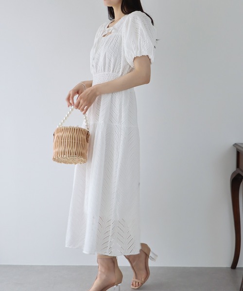 BLUEEAST（ブルーイースト）の「デコルテ開きレースワンピース（ワンピース・レディース・ブラック/オレンジ/ホワイト・MEDIUM）」の22枚目の写真