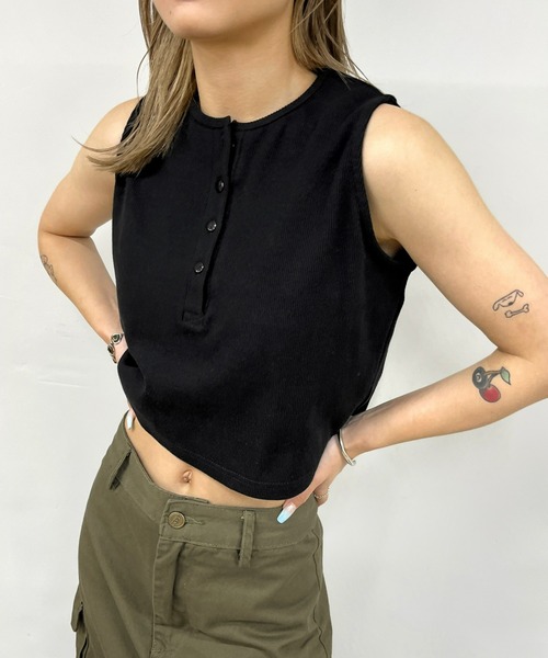 WHO'S WHO gallery（フーズフーギャラリー）の「ヘンリーネックタンク（タンクトップ・レディース・チャコールグレー/ブラック/ホワイト/ライトグレー/レッド・FREE）」の2枚目の写真