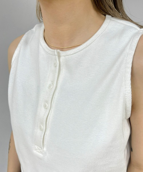 WHO'S WHO gallery（フーズフーギャラリー）の「ヘンリーネックタンク（タンクトップ・レディース・チャコールグレー/ブラック/ホワイト/ライトグレー/レッド・FREE）」の9枚目の写真