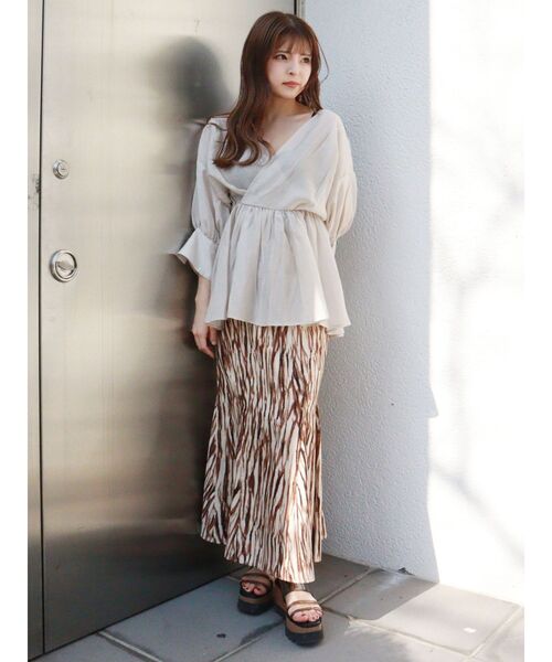 MURUA（ムルーア）の「バックスリットハイウエストマーメイドスカート（スカート・レディース・ベージュ/その他1/ブラック・1/2/0）」の8枚目の写真