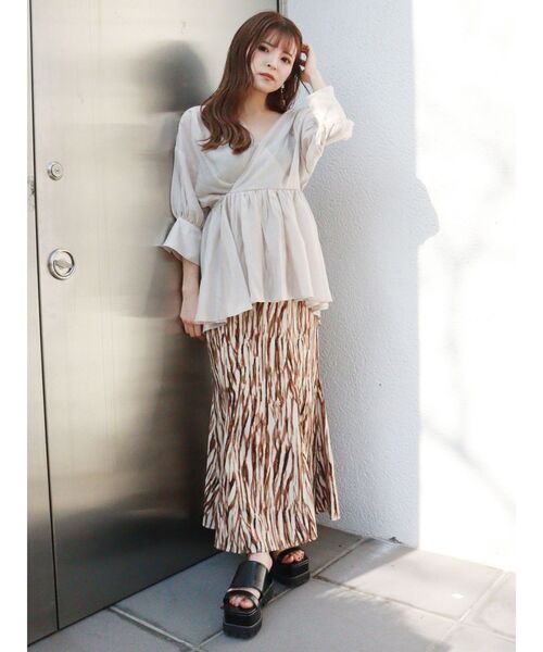 MURUA（ムルーア）の「バックスリットハイウエストマーメイドスカート（スカート・レディース・ベージュ/その他1/ブラック・1/2/0）」の9枚目の写真