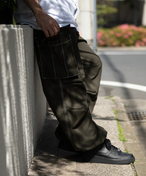JOHN'S CLOSET(ジョンズクローゼット)の「【13】ナチュラルストレッチ ステッチング ワイドカーゴパンツ(カーゴパンツ・メンズ・オリーブ/ブラック/オフホワイト・MEDIUM/LARGE)」の12枚目の写真