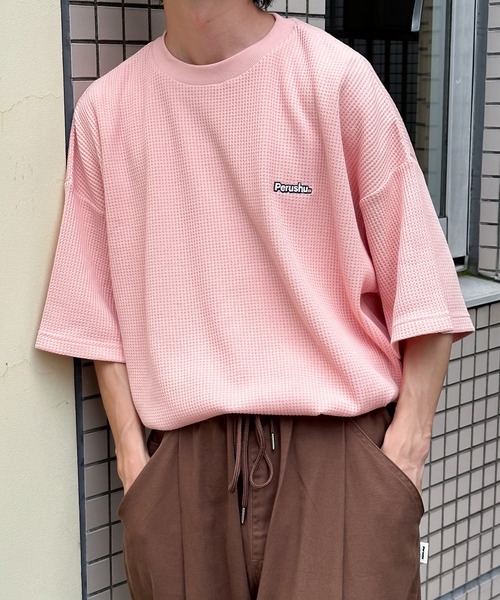 Perushu(ペルーシュ)の「ワンポイントワッフルTシャツ(Tシャツ/カットソー・メンズ・ライトピンク/ナチュラル/グレー・MEDIUM/LARGE)」の9枚目の写真