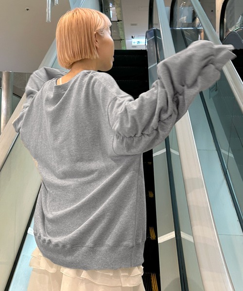 Alley by w closet（アリーバイダブルクローゼット）の「【Alley】クルーネックギャザースウェット（スウェット・レディース・オートミール/グレー・FREE）」の2枚目の写真