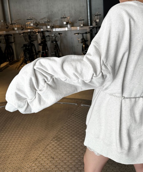 Alley by w closet（アリーバイダブルクローゼット）の「【Alley】クルーネックギャザースウェット（スウェット・レディース・オートミール/グレー・FREE）」の4枚目の写真