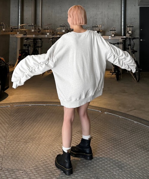 Alley by w closet（アリーバイダブルクローゼット）の「【Alley】クルーネックギャザースウェット（スウェット・レディース・オートミール/グレー・FREE）」の5枚目の写真