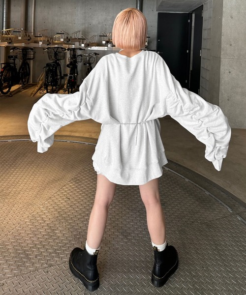 Alley by w closet（アリーバイダブルクローゼット）の「【Alley】クルーネックギャザースウェット（スウェット・レディース・オートミール/グレー・FREE）」の7枚目の写真