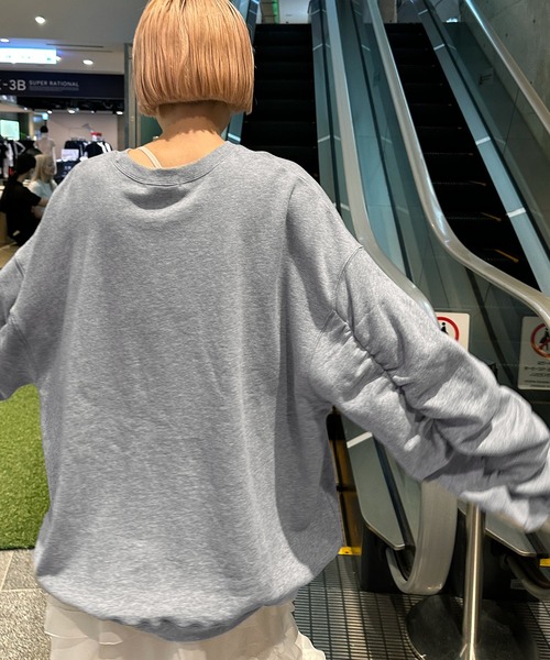 Alley by w closet（アリーバイダブルクローゼット）の「【Alley】クルーネックギャザースウェット（スウェット・レディース・オートミール/グレー・FREE）」の15枚目の写真