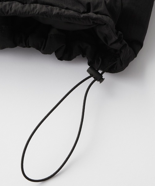 MONO-MART(モノマート)の「2WAY 撥水ナイロン ビッグシルエット ミリタリーショート中綿ジャケット(ダウンジャケット/コート・レディース・グレー/オフホワイト/ネイビー/ブラック/オリーブ/モカ/アイボリー・L/M/S)」の18枚目の写真