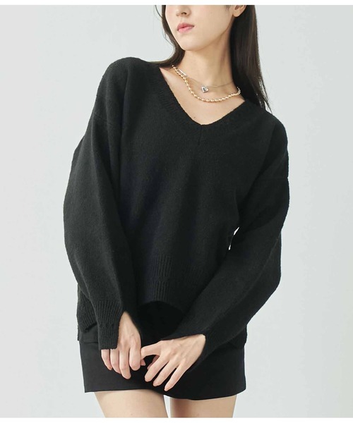 ANAP(アナップ)の「ブークレVネックニット×ホルターネックキャミソールセット(ニット/セーター・レディース・グレー/ベージュ/ブラック・FREE)」の2枚目の写真