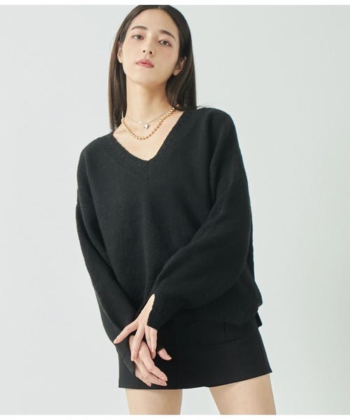 ANAP(アナップ)の「ブークレVネックニット×ホルターネックキャミソールセット(ニット/セーター・レディース・グレー/ベージュ/ブラック・FREE)」の6枚目の写真
