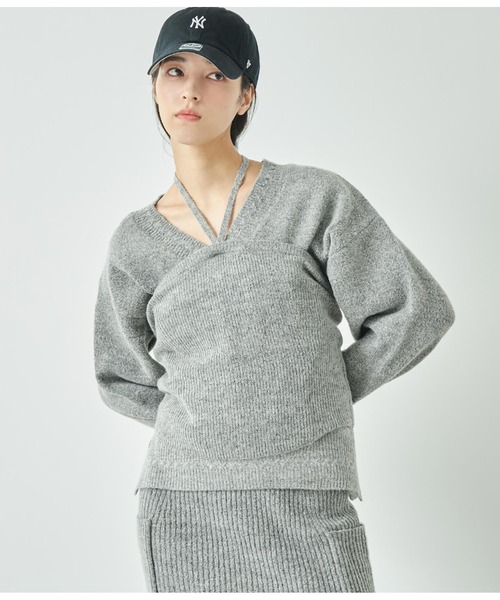 ANAP(アナップ)の「ブークレVネックニット×ホルターネックキャミソールセット(ニット/セーター・レディース・グレー/ベージュ/ブラック・FREE)」の17枚目の写真