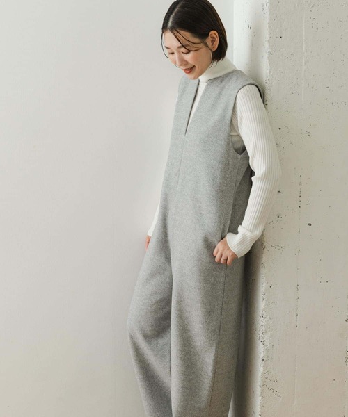 F by ROSSO（エフバイロッソ）の「『34サイズも展開』『UR TECH』F by ROSSO　ウールライクキーネックオールインワン（サロペット/オーバーオール・レディース・ネイビー/ライトグレー・34/38/36）」の5枚目の写真